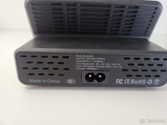 USB nabíjacia stanica s bezdrôtovým stojanom