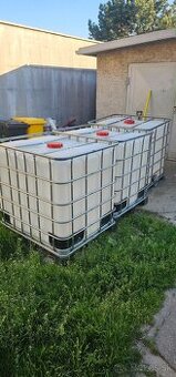 Plastová nádrž 1000l.(IBC kontajner)