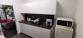 Čelá a dverká skriniek IKEA VOXTORP lesklá biela