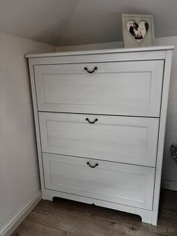 pekná ikea komoda