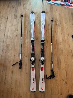 Predám lyže, lyžiarky, prilba