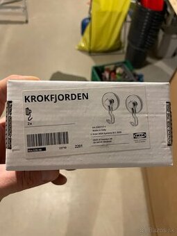 Vešiak na hladký povrch