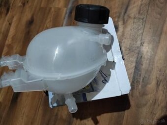 Renault Master IV 2171175R nová nadrzka na vodu