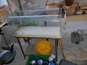 Akvarium a stojan