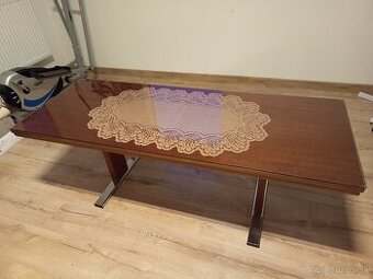 Konferenčný stolík