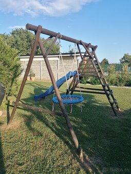 Hojdačka, šmýkačka