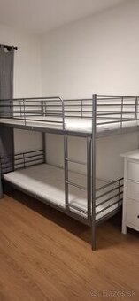 Poschodová posteľ