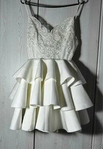 Biele trojvolánove šaty XS