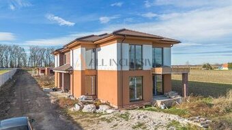 ALL INCLUSIVE I 3 IZBOVÉ BYTY S TERASOU, SO ZÁHRADOU + 2 PAR