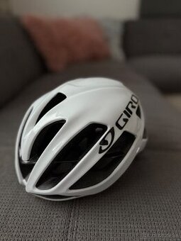 Cyklistická prilba GIRO