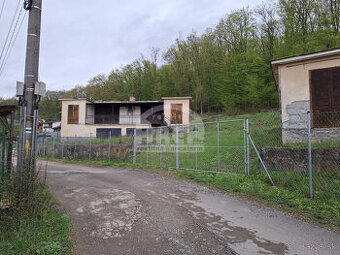 Pozemok s dvoma menšími chatkami- rekreačná oblasť Kamenec