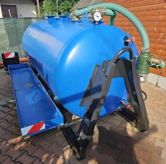 NOVÁ 3m3/300 ltr fekál cisterna 3.6m3/min čerpadlo nástavba