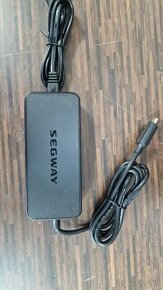 SEGWAY NABIJACKA 42V 1,7A
