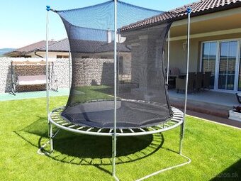 Trampolína