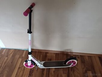 Dievčenská kolobežka