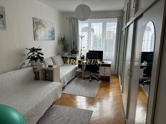 2 IZB. BYT TEHLA ,59 m2 - ČS. ARMÁDY, KE-ST.MESTO - DOHODA 