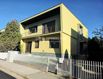 Na predaj dvojposchodový rodinný dom v meste Nové Zámky