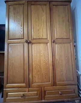 Skrine z masívneho dreva - 1