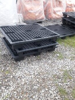 Predam plastove palety