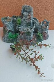 Veľky hrad do Akvária+rastlinka grátis