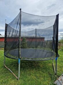 Záhradná trampolina