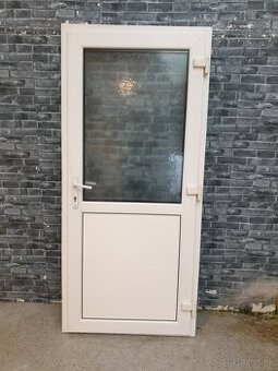 Plastove dvere č 374. 92x203cm P