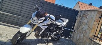 Suzuki GSR 750