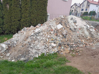Darujem stavebnú suť