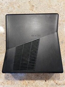 XBOX 360 + kinect + 2x ovladace a prislusenstvo