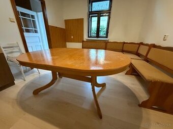 Rozkladací jedálenský stôl