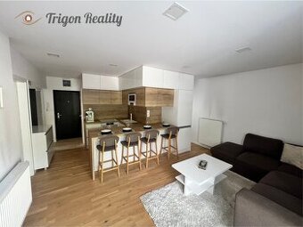 Trojizbový tehlový byt s garážou– Kúpeľná