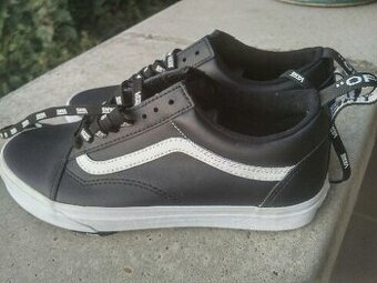 NOVE VANS TENISKY KOZENE + ZIMNE TOPANKY KOZENE