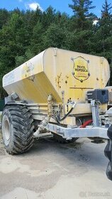 Mobilný dávkovač ťahaný za traktorom BS 12000