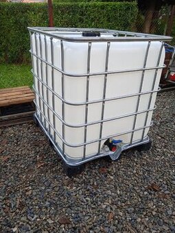 1000 L plastová nádrž s DOVOZOM