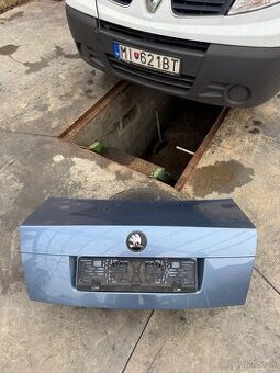 Predam zadnú kapotu Superb 1