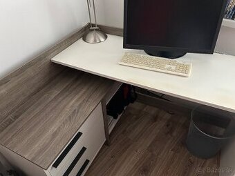 Rohový kancelársky stôl