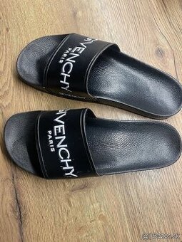 pánske šľapky givenchi