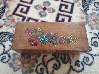 Predám malú drevenú bedničku