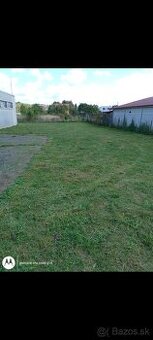 Kosenie trávnatých plôch krovinorezom