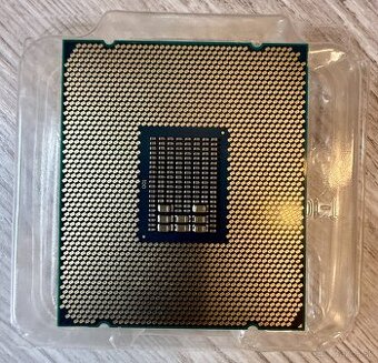 Intel® Core™ i7-6900K v 100% stave