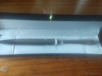 Predam strieborny otvarac listov v darkovej kazete