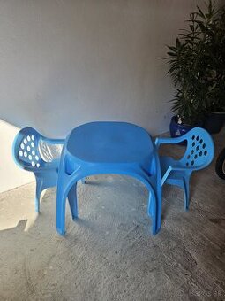 Detsky stolík so stoličkami