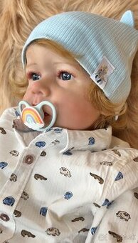 Realistická bábika Liam