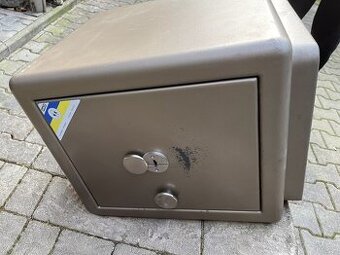 Predám trezor Safetronics