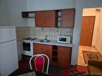 GARSÓNKA S BALKÓNOM NA 7. SÍDLISKU V KOMÁRNE