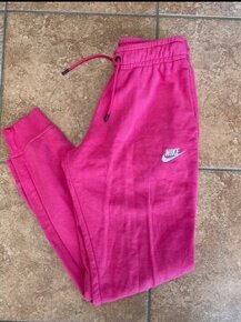 Ružové tepláky Nike