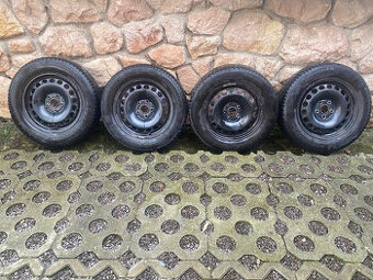 Predám 215/60 R16 4x zimnú sadu plech. diskov