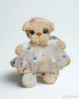 Ručne háčkovaný plyšový medvedík – Princezná (20 cm)