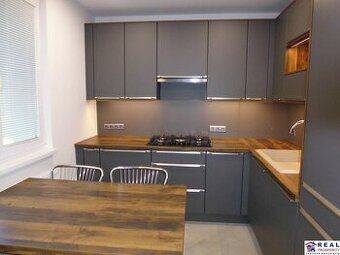 TOP ZREKONŠTRUOVANÝ + ZARIADENÝ 3-izbový byt 71 m2 + loggia,