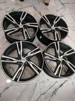 4ks alu disky orig. Volvo 5x108 r22 + snimače tlaku